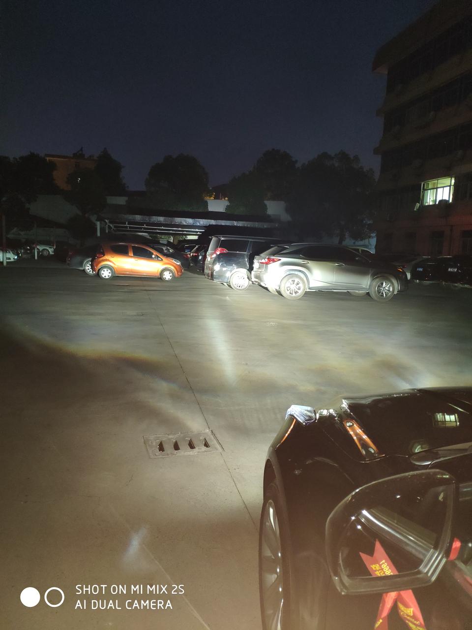 凯迪拉克ats-l-感觉这车油门很难控制啊，跟车的时候不是太慢就是太快，起步油门多踩一点发动机声音来的响就是不走。这个自动挡油门到底要怎么踩啊。