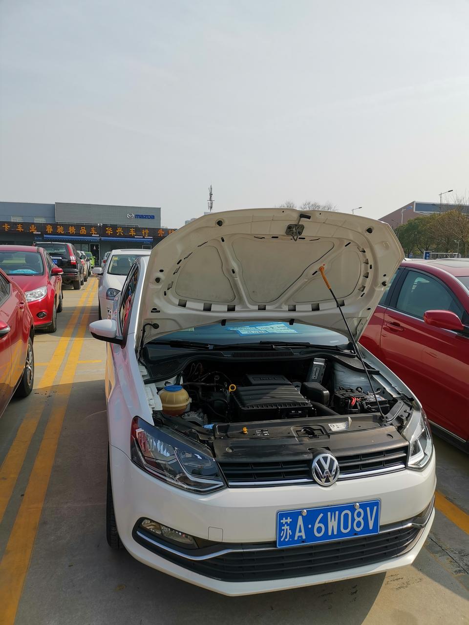 2016款polo，1.6l豪华版，多功能方向盘，皮座椅，4.7万公里，二手车商报价71800，问一下大佬，这个价位怎么样？
