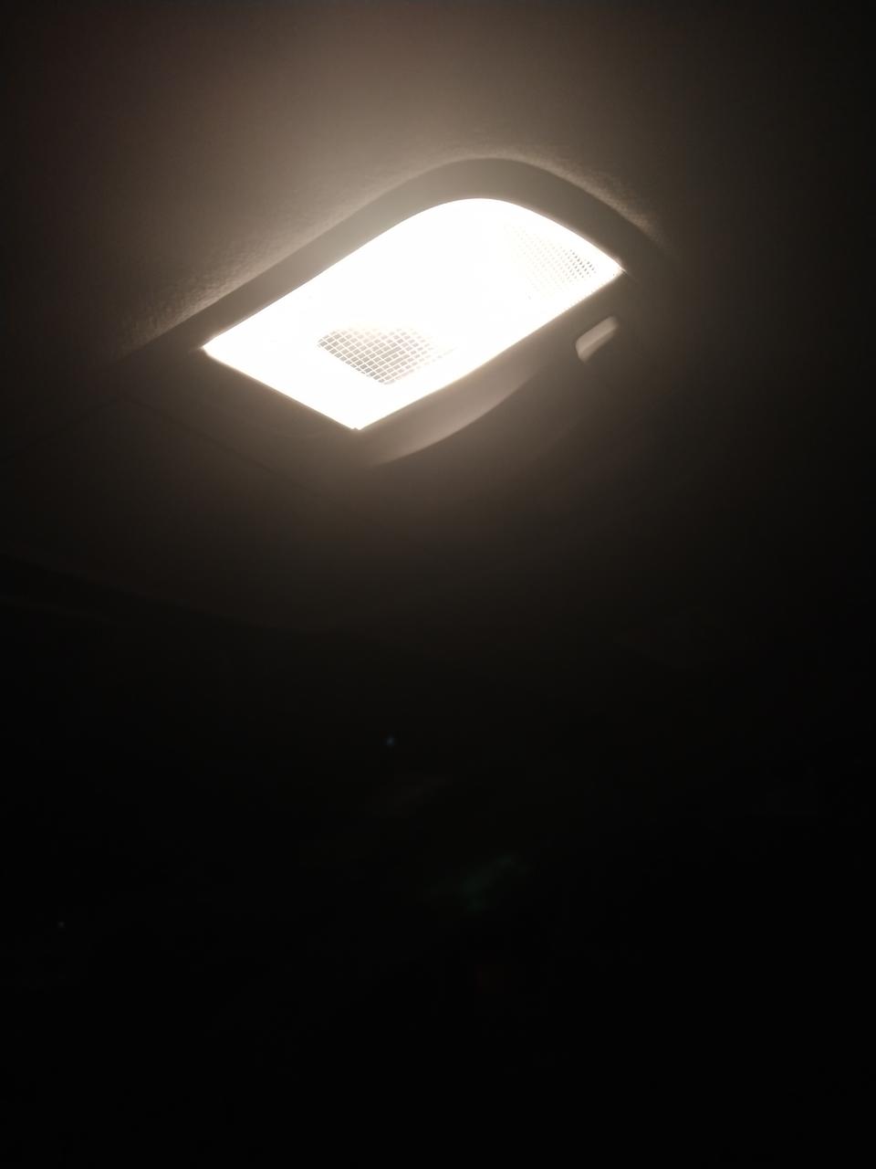 领动-车顶主驾驶这个灯一直常亮，这是什么情况，只有在停车熄火的时候才能关闭。哪位大神知道这是什么情况吗？