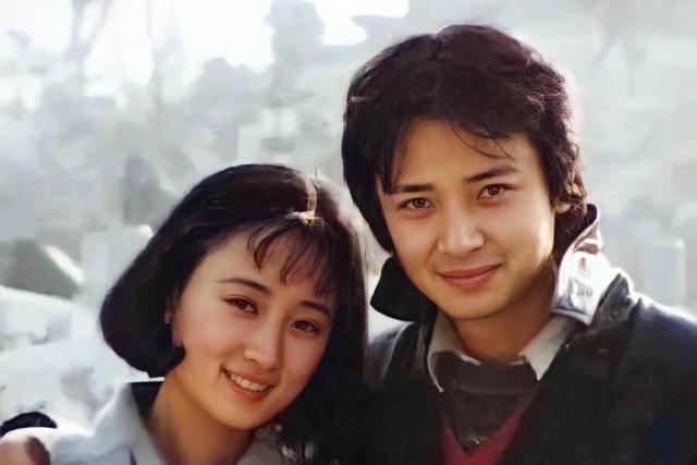 红楼梦“香菱”晒结婚照，和老公因戏裸