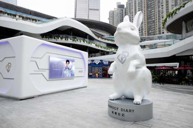 寻色宇宙，尽收眼底，完美日记与中国航天携"玉兔"迎来第二代动物眼影