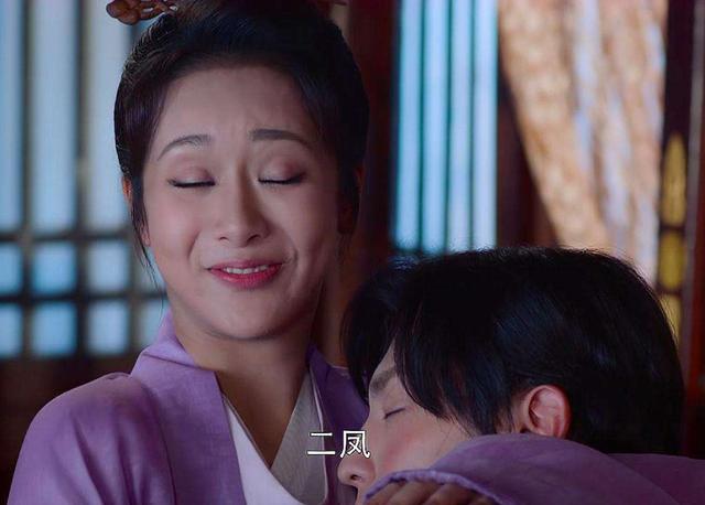 Yang Zi was caught in a plastic surgery storm and her face collapsed