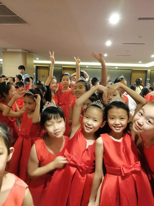 四川音乐学院附属实验小学“小百灵”唱响中外人文交流舞台