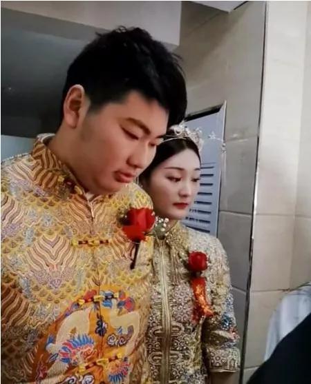 大衣哥儿媳直播赚钱上瘾，一夜收益十几万，老公被迫营业秀恩爱