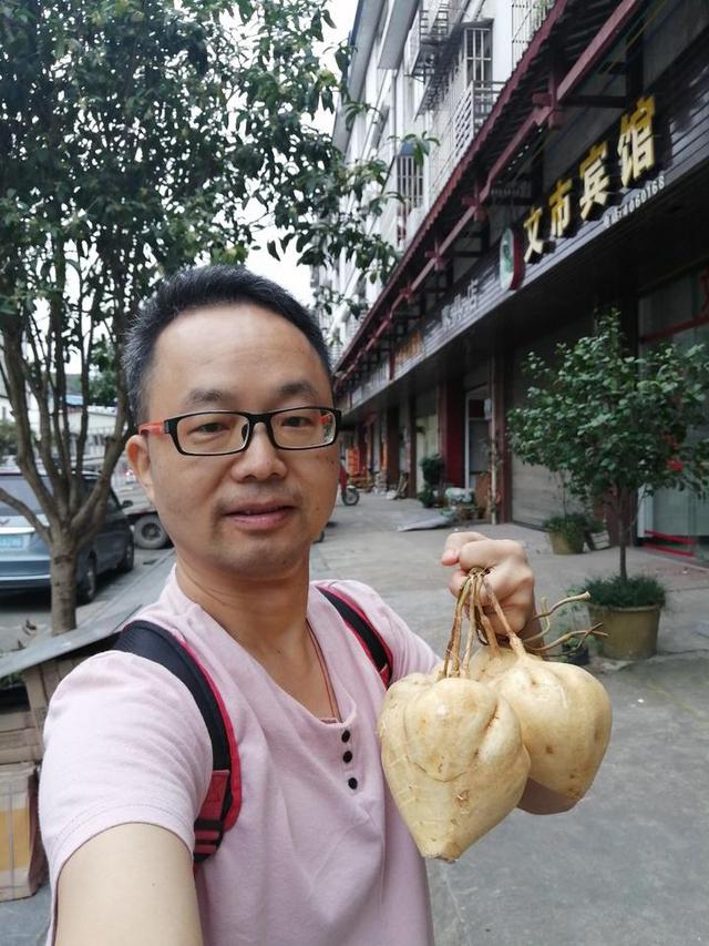 5元二两桂林米粉，还配好几种小菜，在灌阳文市镇吃早餐爽爽的