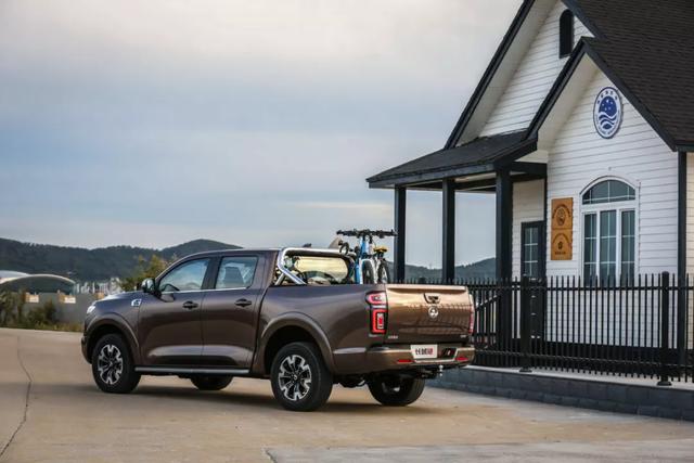 买长城炮送"沪C"牌 长城炮引领上海全场景皮卡车生活