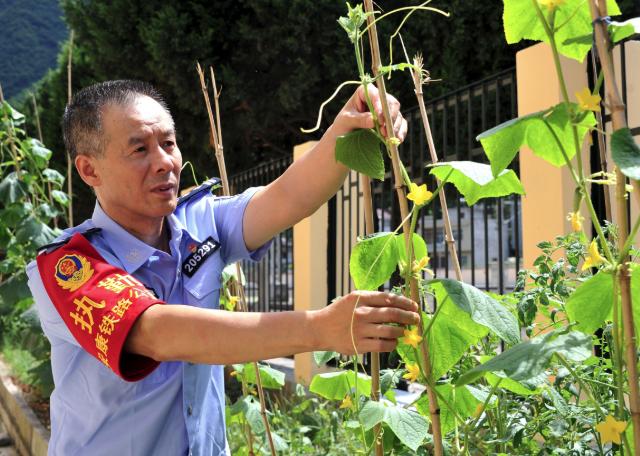 赖恒安同志|旬阳北站派出所欢送退休老民警