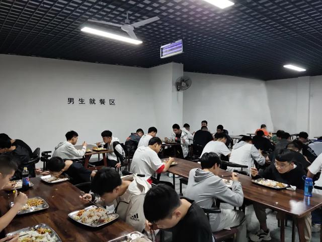 成才学生食堂