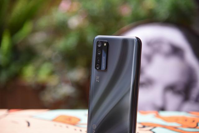 中兴A20屏下摄像手机初体验：第一个吃螃蟹没什么不好