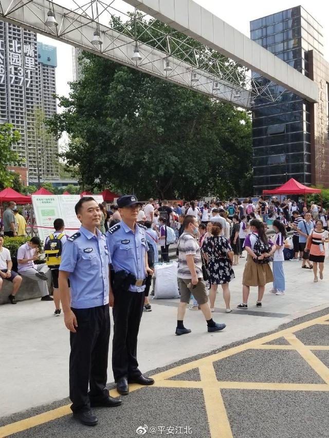 开学|开学季，警察蜀黍为你保驾护航！