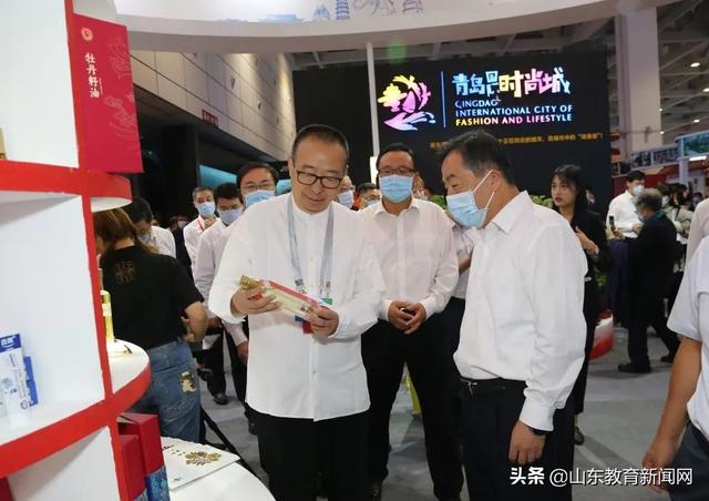 山工藝創意時尚展演亮相首屆中國國際文化旅遊博覽會