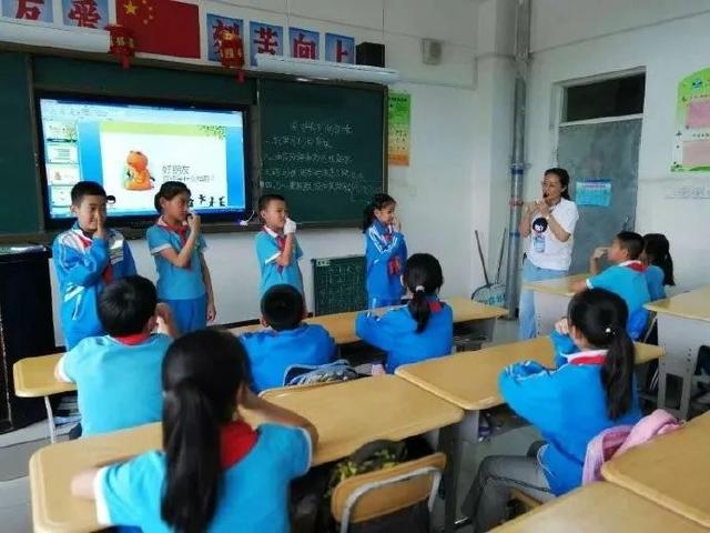 Girls have sex in school in Nanchong