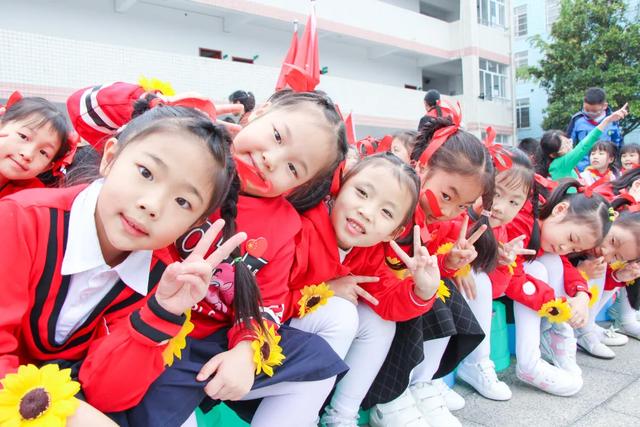 成都市双流区黄甲小学：少年先锋勇追梦，红色基因代代传