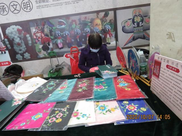 江汉路 双节中的江汉路非遗集市