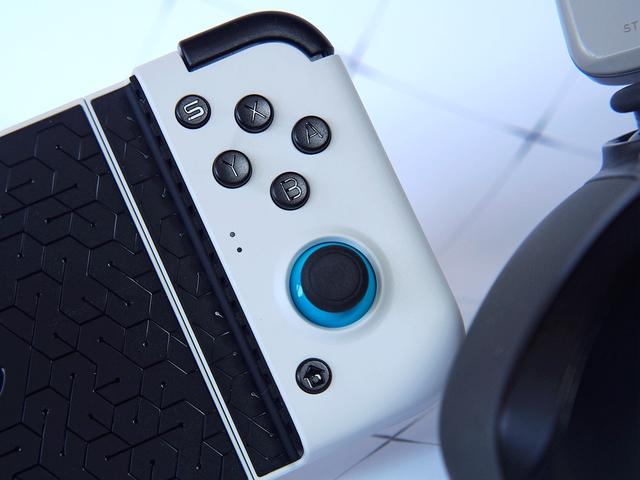 只需一个动作让你的手机可以秒变NSwitch