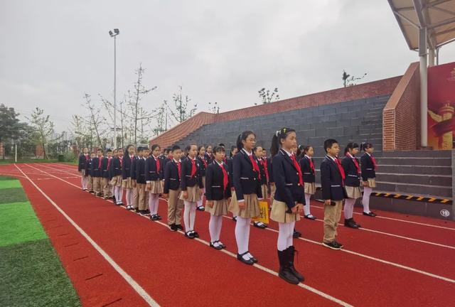 成都天府新区华阳小学：清洁校园 爱护环境