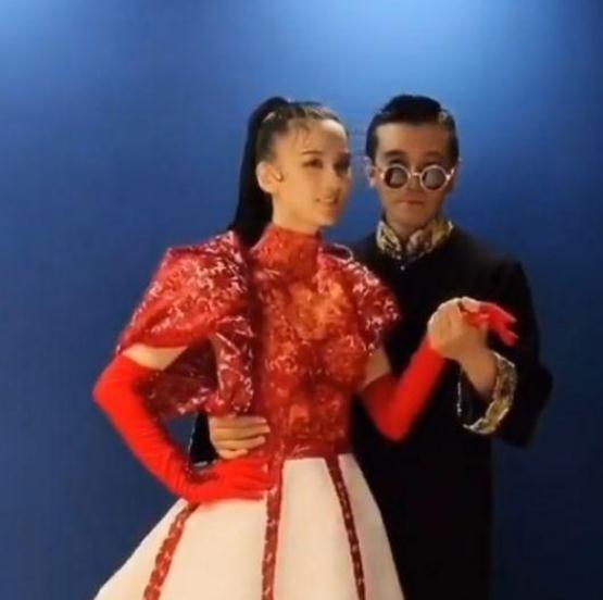 黄圣依和扬子补拍婚纱照，造型又土又雷