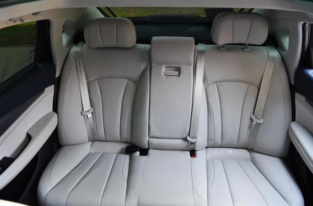 威锋气场，行云座舱，全新传祺GA8驾享豪华新体验