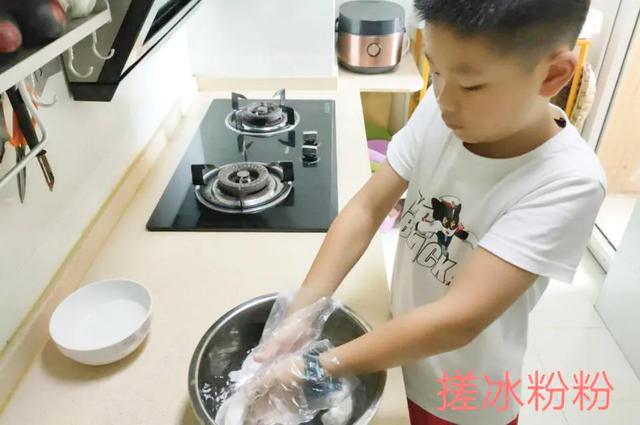 在劳动中收获 在劳动中成长——双流公兴小学的“云厨房”开业了
