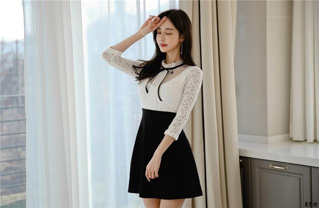 孙允珠：巴比伦圆环锁领浮雕白雪衣裙