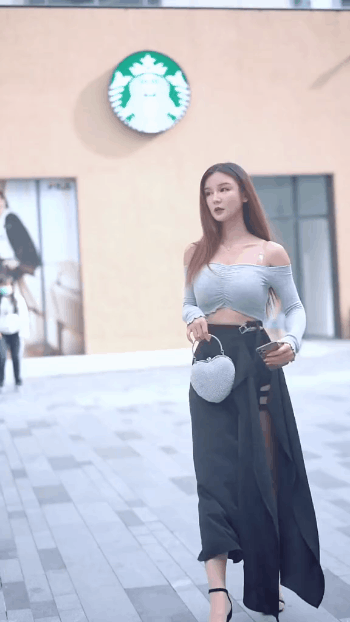 老外性感美女怎么玩男人16p 女同学让我帮她换衣服 美女动图 第3张