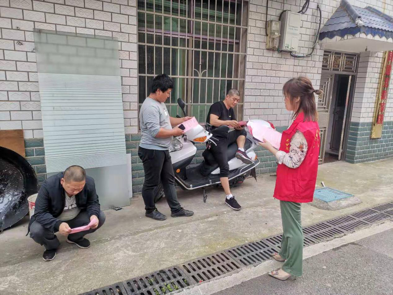 易俗河镇牛头岭社区：多措并举宣传新冠疫苗接种