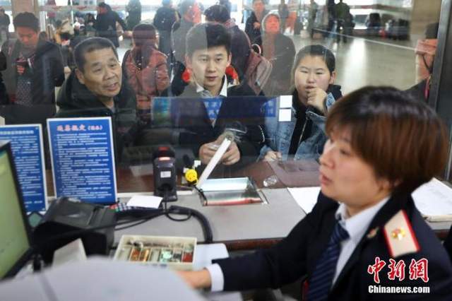2021春运火车票今开抢！窗口售票还在 支持现金购票(图2)
