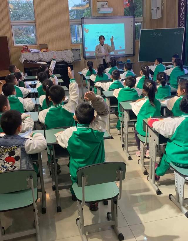 成都市双流区双华小学新教师亮相课——未来的教学主力军出发
