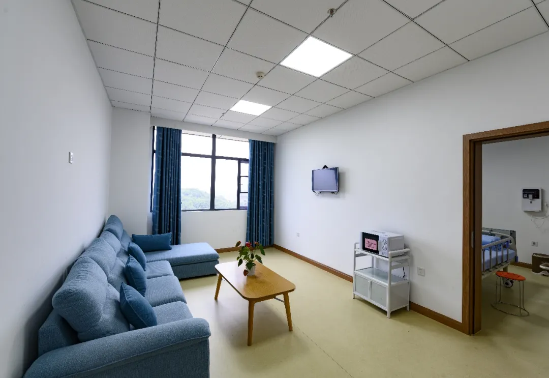 湘潭县卫健局退休老干部参观考察湘潭县妇幼保健院新院