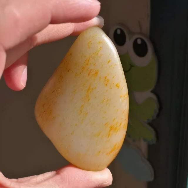 玉上灑金，是新玉種橫空出世？