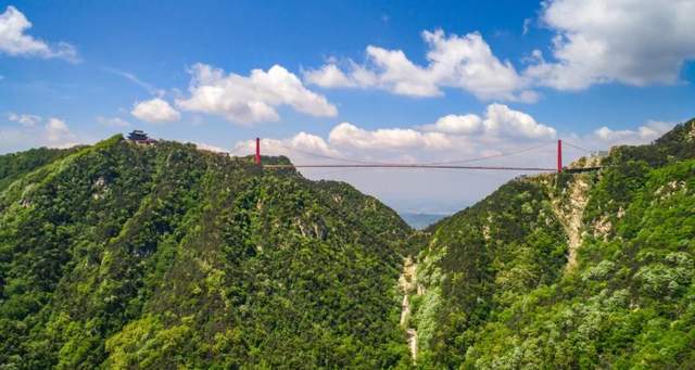 還可以挑戰沂蒙山第一條高空玻璃森林漂流,山東省唯一硬式高空極限