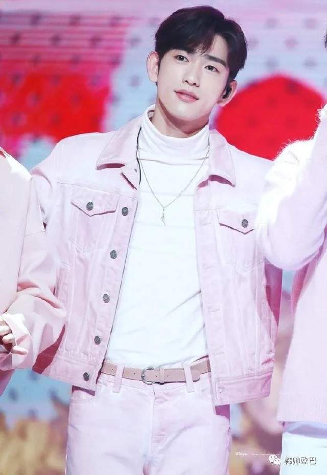 在年末舞台上给人留下深刻印象的合作舞台的男团94line