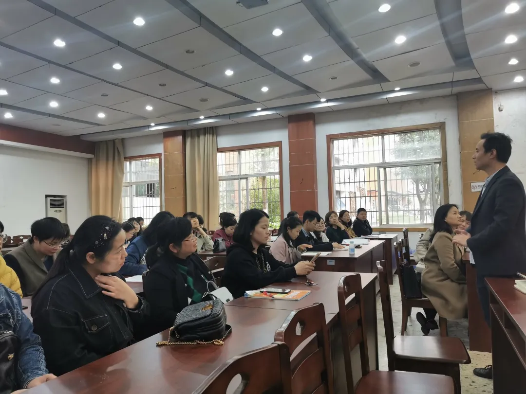 凝心聚力备中考  不负春光共前行——记湘钢一中教育集团初三年级科任教师会