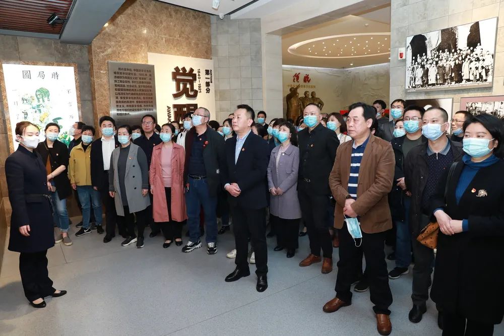 沉浸体验党史、集中理论学习：湘潭市中心医院开展党史教育“二重奏”