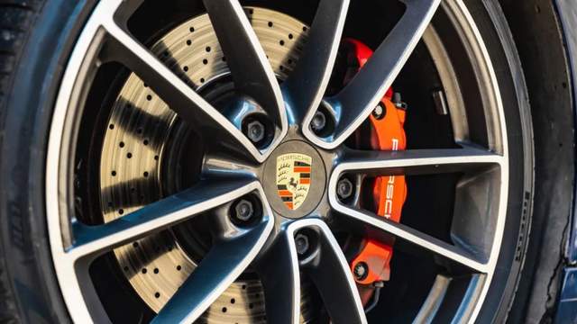 零百加速3.6s，近200万元的911才是属于保时捷的浪漫？