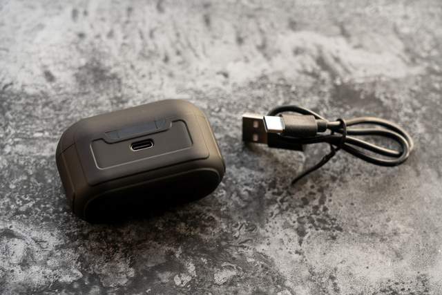 圈铁双单元设计，还支持无线充电，南卡T2真无线耳机体验