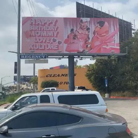 渣男前夫送劳斯莱斯求复合，Cardi B激动地当场抖屁股…