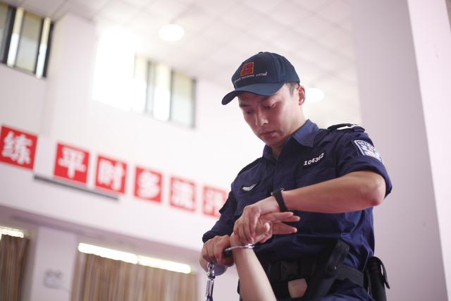 硬核|战时为警 训时为师 沙区警营里的超硬核“老师”