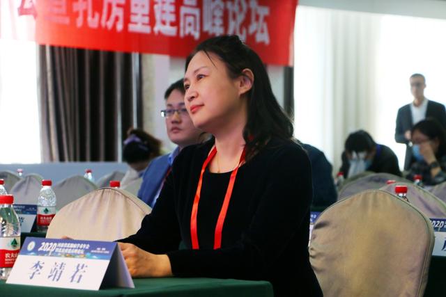 一届委员会副主任委员,郑州大学第一附属医院李靖若教授主持开幕论坛