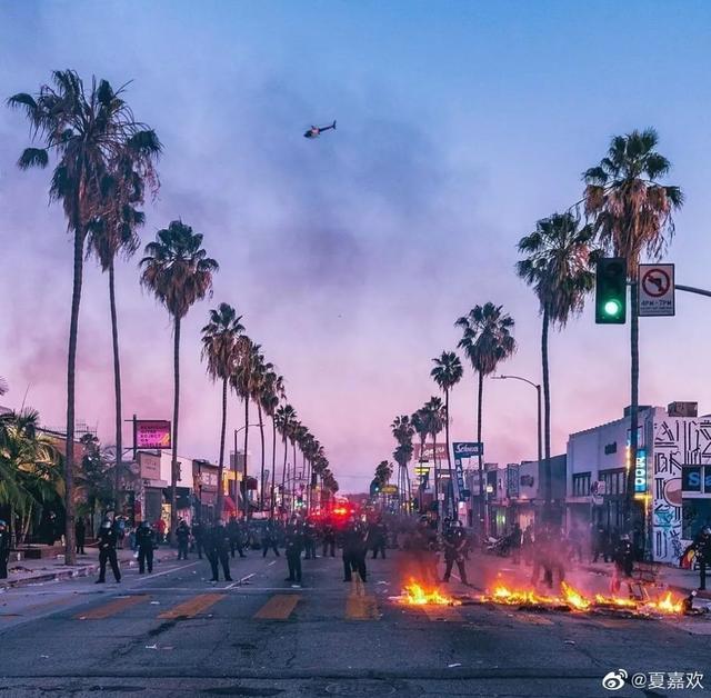 美国暴乱黑哥专抢潮流鞋店，乔丹都要急死了...