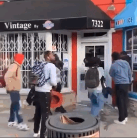 美国暴乱黑哥专抢潮流鞋店，乔丹都要急死了...