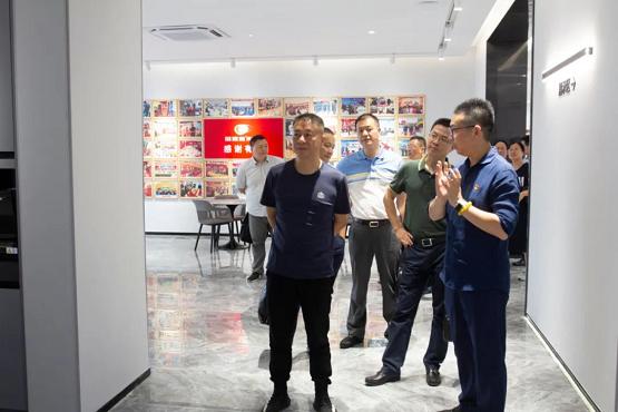 海宁市市委书记朱建军一行莅临厨壹堂参观指导