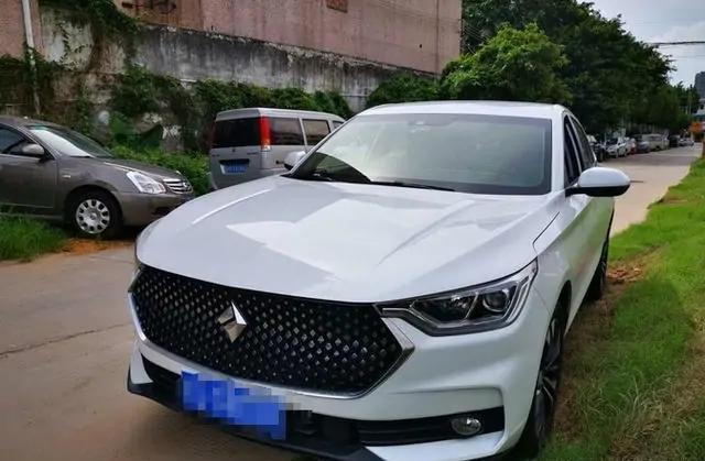 8万买轿跑，四缸＋四轮独悬，长近5米跑高速不会累，还带电尾门