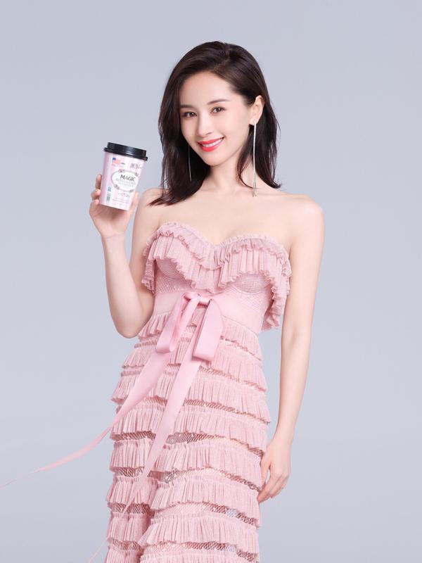 王子文官宣魔力Show奶茶果冻系列代言人，演绎魔力新浪潮