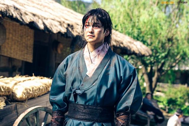 虽然李栋旭和金泛在《九尾狐传》里的古装造型有点一言难尽(喂),不过