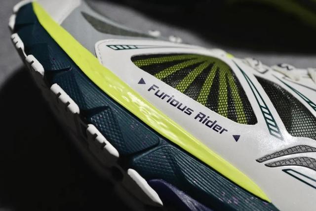 这匹李宁的千里马换上了新妆