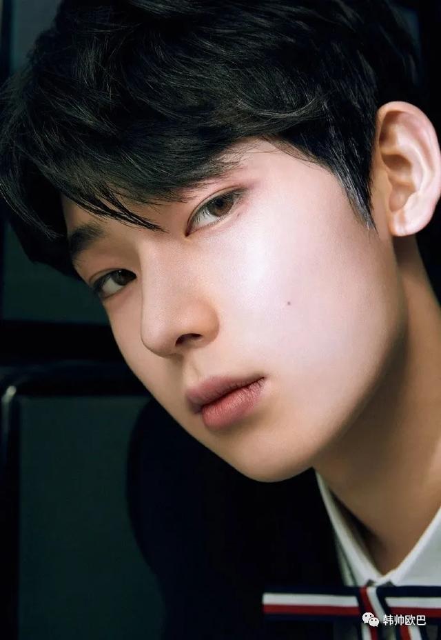 iland出道组男团的公式照美貌都一览无余地展示出来