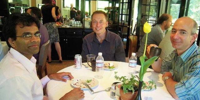 天上地下，马斯克和贝佐斯终有一战