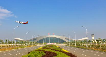 海航集团旗下金鹏航空携手去哪儿旅行营口兰旗机场顺利举行目的地直播