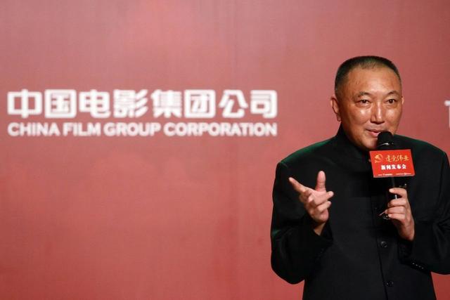 这个掌控中国电影的幕后大佬，冯小刚都要喊一声“三爷”！